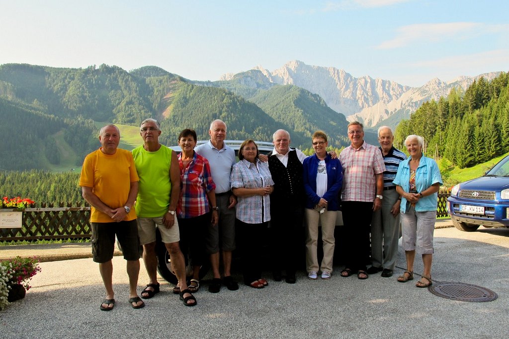 120 bevor wir nach Hause fahren noch ein Gruppenbild mit unserm Gastgeber in der Mitte.jpg